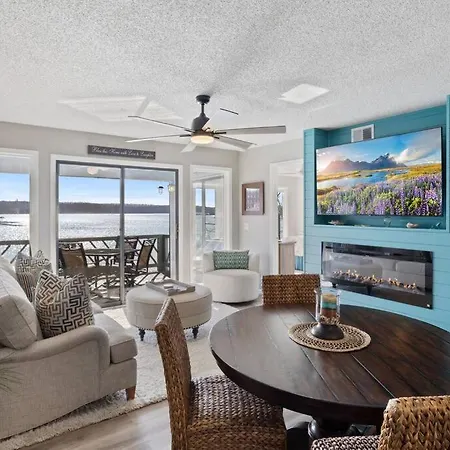 Beachy Lakefront Condo In The Heart Of Osage Beach